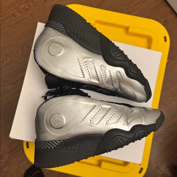 Adidas AW Futureshell Size 9.5 - Picture 5 of 5